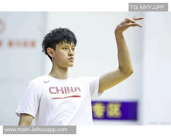 曾凡博未能上场引发热议教练与队友各有隐忧与考量