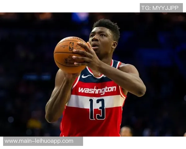 托马斯布莱恩特绝杀被帽愤怒推开摄像头引发热议